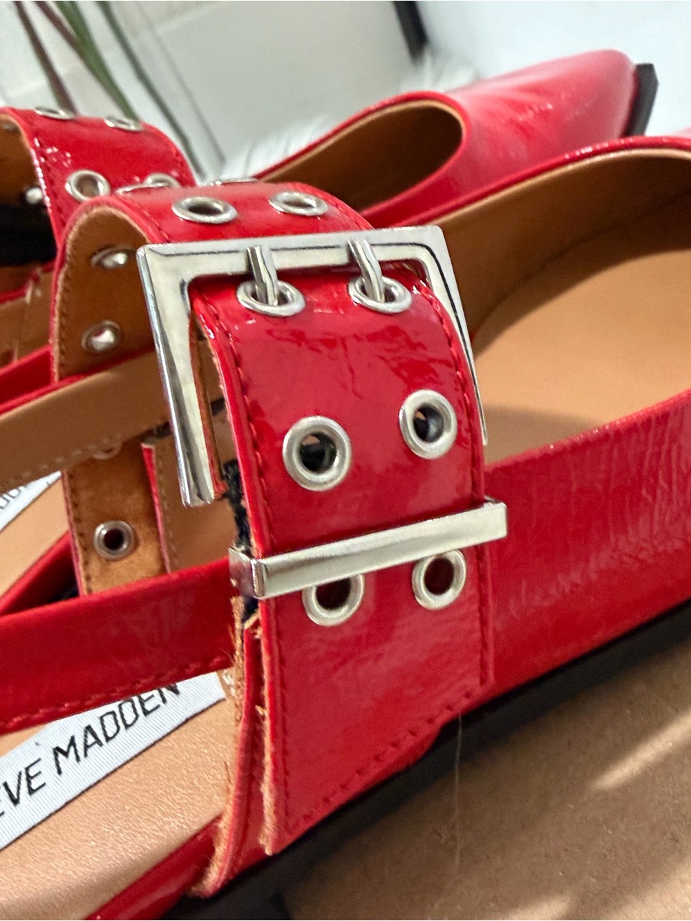 NEW. Steve Madden Red Patent Pointed Slingback Flats with Grommet Strap 9.5 - Picture 5 of 11